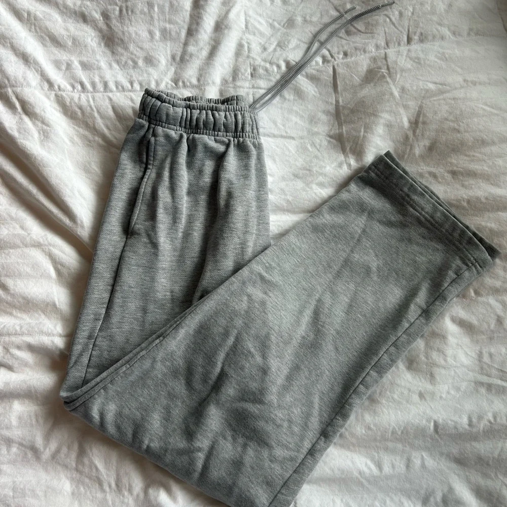 ALO gray sweatpants - Picture 2 of 4